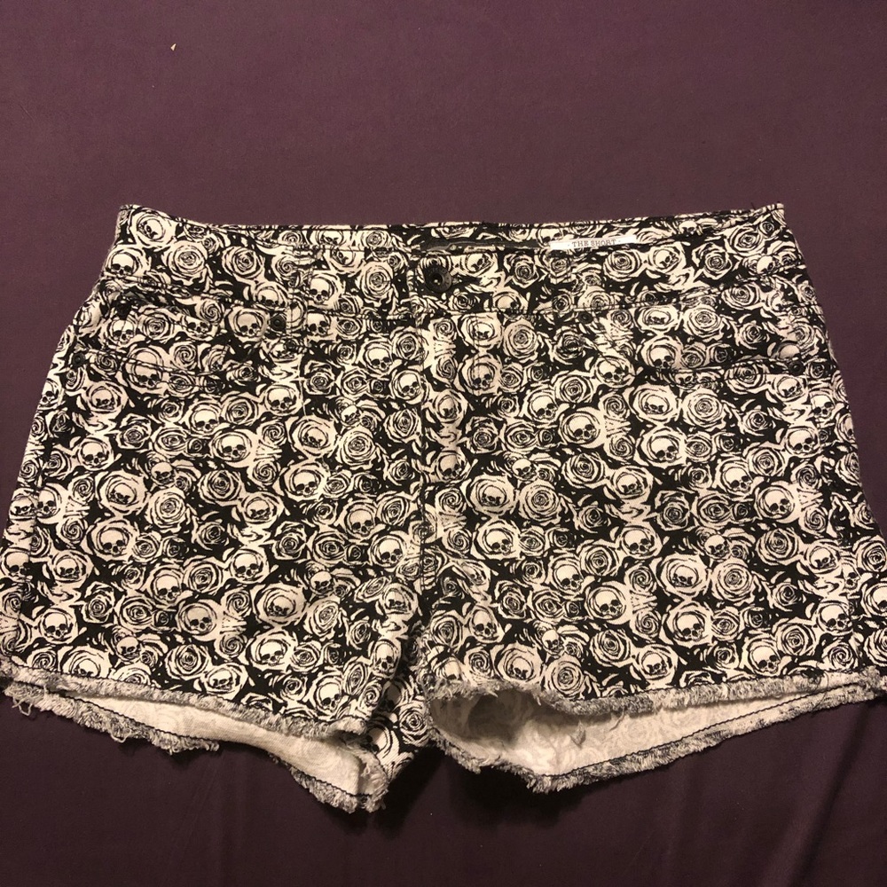 Black and white skull/roses shorts
